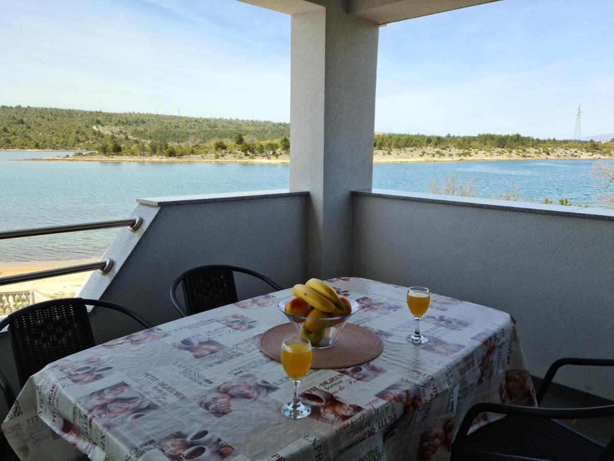 Apartmani Rudi Anić Buitenkant foto