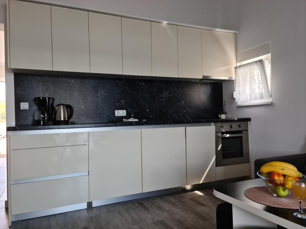 Apartmani Rudi Anić Buitenkant foto