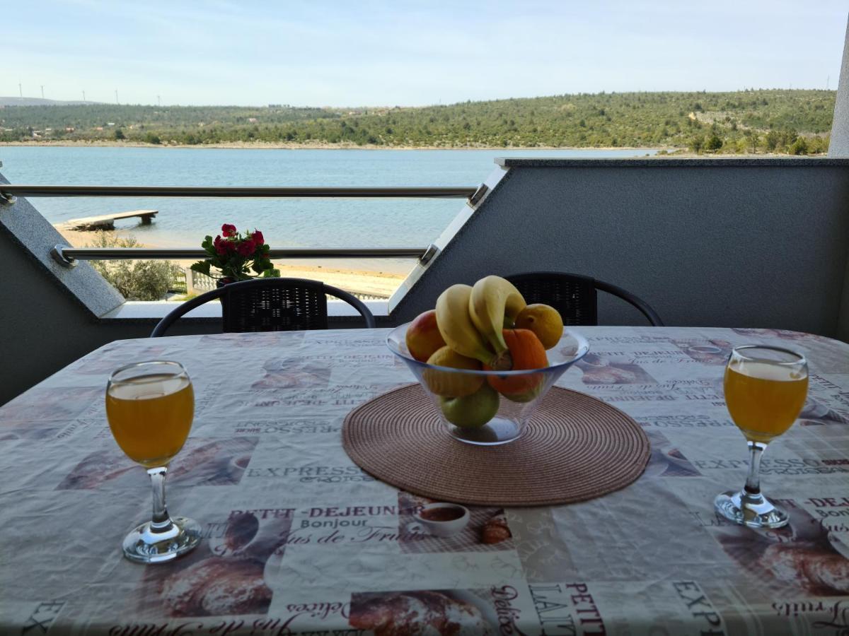 Apartmani Rudi Anić Buitenkant foto